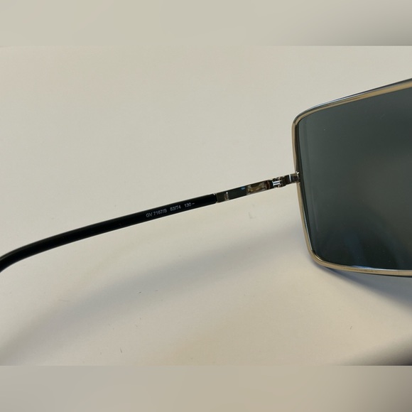 New Givenchy - Picture 3 of 4